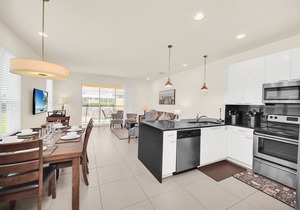 EV 1447 - 3 Bed, 3 Bath Townhome with Screened-In Private Pool and Access Resort