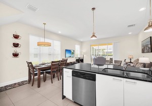 EV 1447 - 3 Bed, 3 Bath Townhome with Screened-In Private Pool and Access Resort