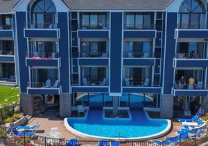 EWI 101 Lake Charlevoix Views | Private Balcony | Pool, Hot Tub, Sauna