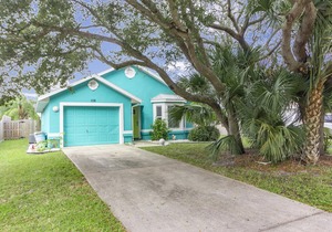 Excellent Location ~ Pet Friendly ~ Only Steps to the Beach!!!
