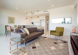 Executive 3BR Bulimba Apartment with Balcony in Central Location