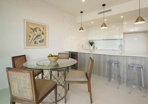 Executive 3BR Bulimba Apartment with Balcony in Central Location