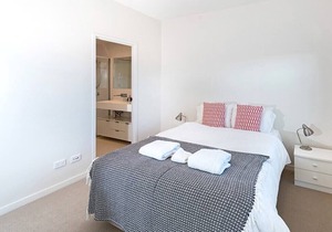 Executive 3BR Bulimba Apartment with Balcony in Central Location