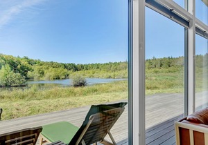 Experience a beautifully sized and well furnished cottage with panoramic views over the lake.