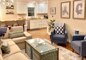 *EXTRA CLEAN*Renovated 2019 + Brand New Furniture! Open Plan & Short Walk to ND!