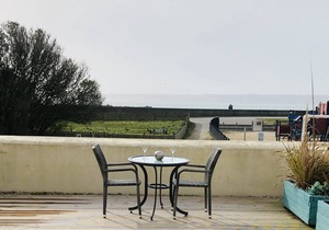 Fabulous Beachside Apartment REFURBISHED opposite beach sea views and the castle