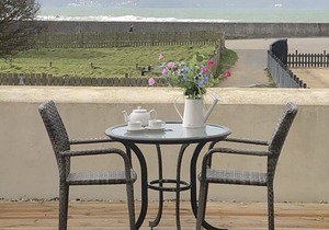 Fabulous Beachside Apartment REFURBISHED opposite beach sea views and the castle