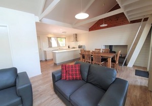 Fabulous self contained lakeside accommodation in a natural bush setting