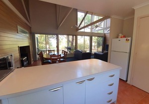 Fabulous self contained lakeside accommodation in a natural bush setting