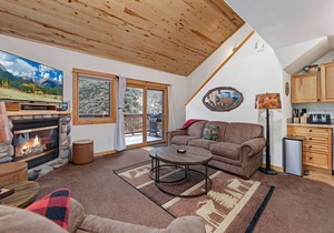 Fall River Hideaway Fireplace Close to RMNP