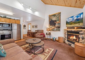 Fall River Hideaway Fireplace Close to RMNP
