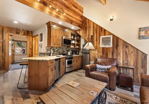 Fall River Suite Fireplace Close to RMNP