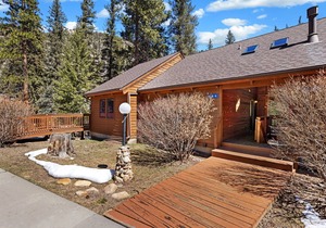Fall River Suite Fireplace Close to RMNP