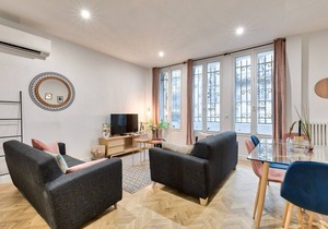 Family Apartment near Arc de Triomphe - 8P
