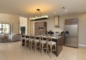 Family friendly 3B/R Near Disney Free Parking, Free Wi-Fi with Pool