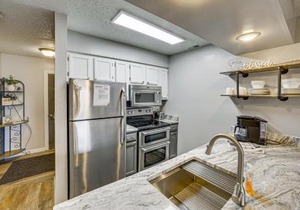 Family-Friendly Condo: 1 Mi to Silver Dollar City!
