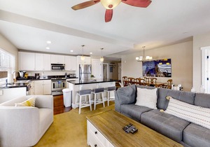 Family-friendly condo w/mountain & valley views, WiFi, shared pool, hot tub