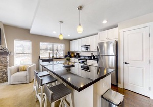 Family-friendly condo w/mountain & valley views, WiFi, shared pool, hot tub