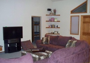 FAMILY FRIENDLY Updated 3 Bdrm, Sleeps 8, 6 beds, A/C, Hottub, SHARC PASSES !!!