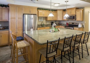 Family-Friendly Seaside Condo with a Shared Pool, Hot Tub, and Great Location