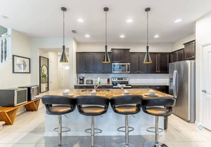 Family Fun! Lazy River, Pool & Disney 15 Min Away