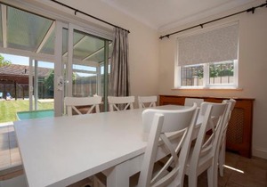 Family & Pet-Friendly Beach Bungalow Playroom, Garden & Parking