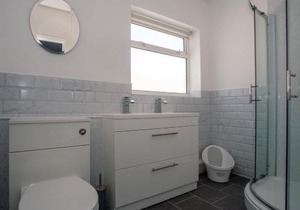 Family & Pet-Friendly Beach Bungalow Playroom, Garden & Parking