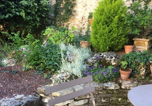 Family Suite F3 Grant in the heart of Chartres has 55m2 2 bedrooms, parking