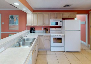 Fantastic Beachfront Resort. Roomy and Comfortable. Take a Stroll along Beach or Lounge at the Pool.