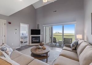 Fantastic Bethany Bay gem with shared pool, screened porch, bay views & WiFi