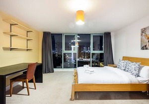 Fascinating 2 Bed Apartment Near Bow Road Station