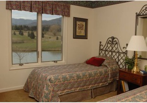 Finish summer off at a vacation paradise. Minutes from the National Park.