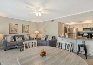 Firethorn 232 - 2 Bedroom Condo with Private Beach with lounge chairs & umbrella provided, 2 Poo.