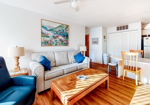 First-Floor Condo w/Private Patio, W/D, A/C, Shared Pools & Tennis & Racquetball