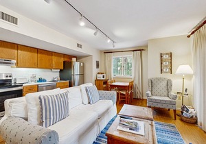 First floor villa with lagoon views within walking distance to the beach/parks