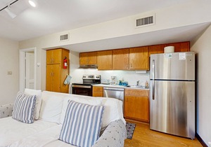First floor villa with lagoon views within walking distance to the beach/parks