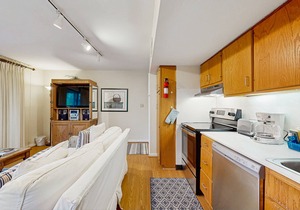 First floor villa with lagoon views within walking distance to the beach/parks