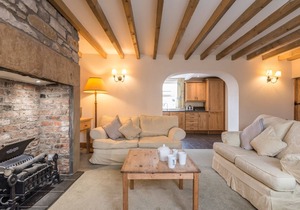 FISHERMAN'S COTTAGE, pet friendly in Seahouses