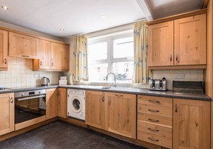 FISHERMAN'S COTTAGE, pet friendly in Seahouses