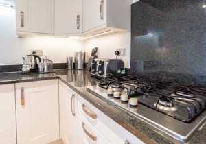 Fistral Beach Apartment 3 - a fistral beach that sleeps 4 guests in 2 bedrooms