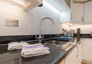 Fistral Beach Apartment 3 - a fistral beach that sleeps 4 guests in 2 bedrooms