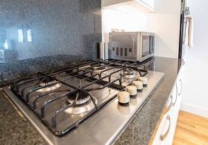 Fistral Beach Apartment 3 - a fistral beach that sleeps 4 guests in 2 bedrooms