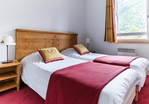 Fitness, swimming pool, sauna, hammam, terrace, balcony, parking, tv, ski locker, 28m²
