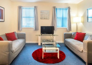 Flat 2, Cheltenham, St George's - Family Friendly 4 bedroom apartment