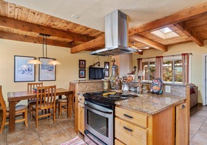 Fort Marcy 57 | Walk to Plaza | Kiva Fireplace | Full Kitchen | Hot Tub | Pool | Single Level