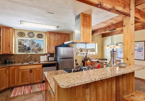 Fort Marcy 57 | Walk to Plaza | Kiva Fireplace | Full Kitchen | Hot Tub | Pool | Single Level