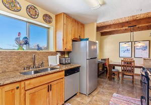 Fort Marcy 57 | Walk to Plaza | Kiva Fireplace | Full Kitchen | Hot Tub | Pool | Single Level