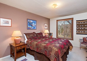 Fort Marcy 81 | Walk to Plaza | Wood Fireplace | Full Kitchen | Hot Tub | Pool | Single Level