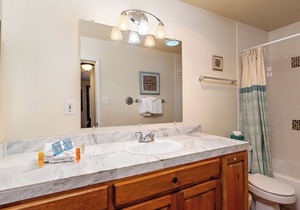 Fort Marcy 81 | Walk to Plaza | Wood Fireplace | Full Kitchen | Hot Tub | Pool | Single Level