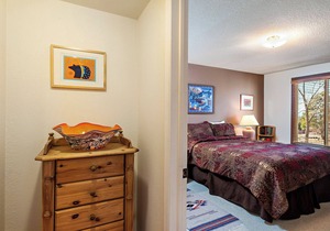 Fort Marcy 81 | Walk to Plaza | Wood Fireplace | Full Kitchen | Hot Tub | Pool | Single Level
